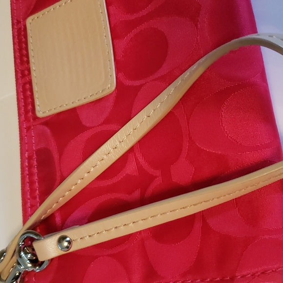 Coach Legacy Signature Zip Wallet/Wristlet - Picture 3 of 7